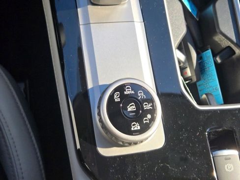 New 2026 Mitsubishi Outlander SE image 23