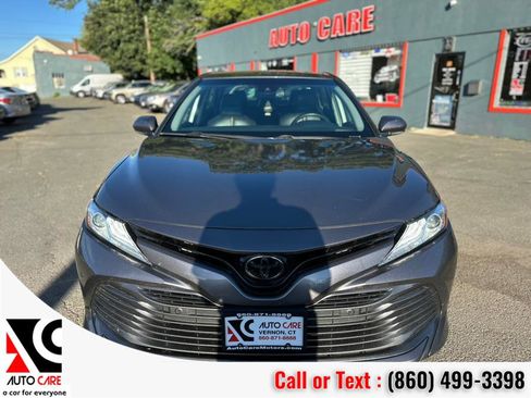 Used 2018 Toyota Camry XLE image 2