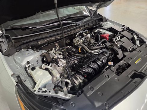 Used 2025 Nissan Altima 2.5 SV FWD image 40