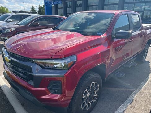 Used 2024 Chevrolet Colorado LT w/ LT Convenience Package III AWD/4WD image 4