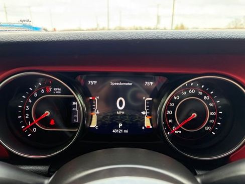 Used 2022 Jeep Gladiator Rubicon image 16