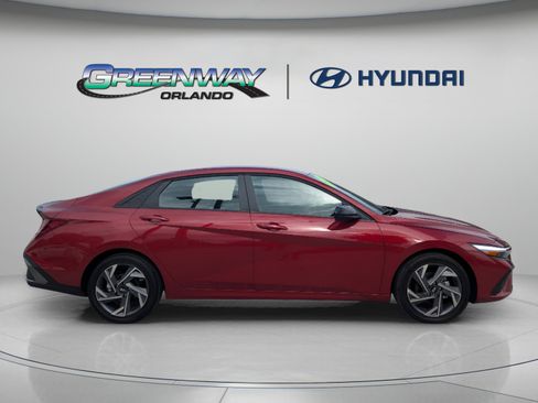 Certified 2025 Hyundai Elantra Sport FWD image 9