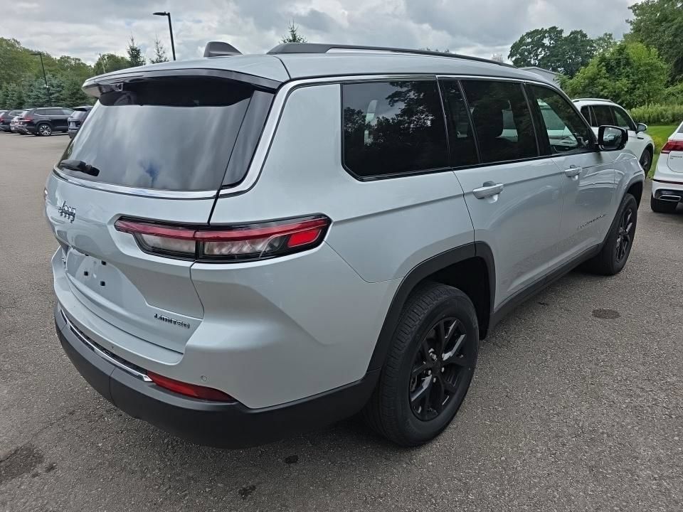 Used 2023 Jeep Grand Cherokee L Limited w/ Luxury Tech Group II AWD/4WD image 2