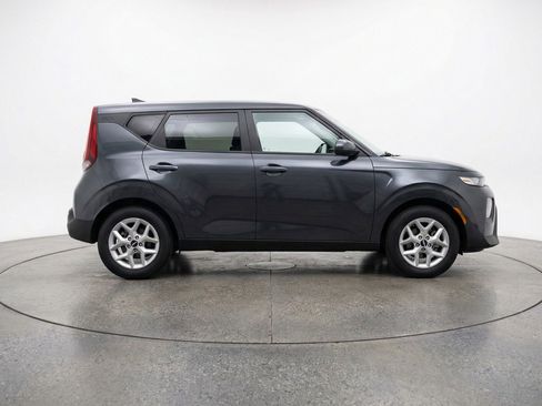 Used 2025 Kia Soul LX w/ LX Technology Package image 11