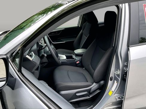 Certified 2025 Toyota RAV4 LE AWD/4WD image 8