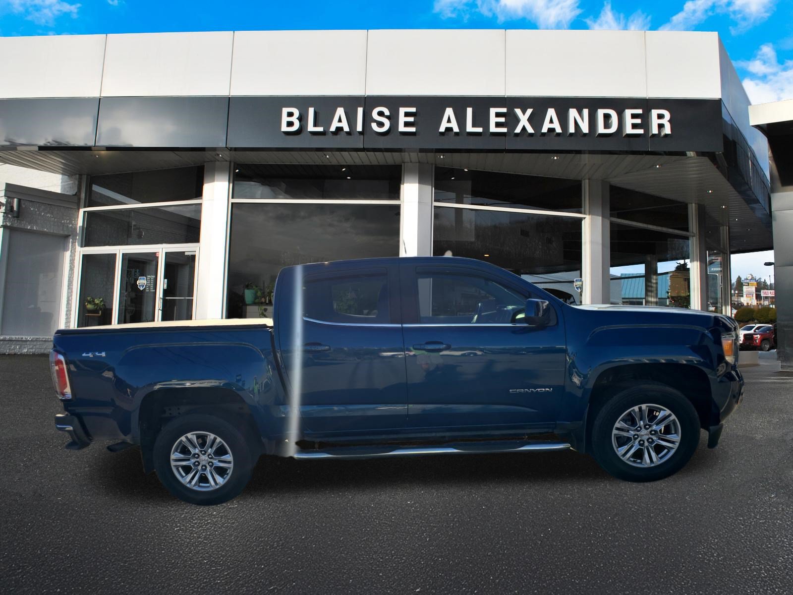 Used 2019 GMC Canyon SLE w/ SLE Convenience Package AWD/4WD image 2