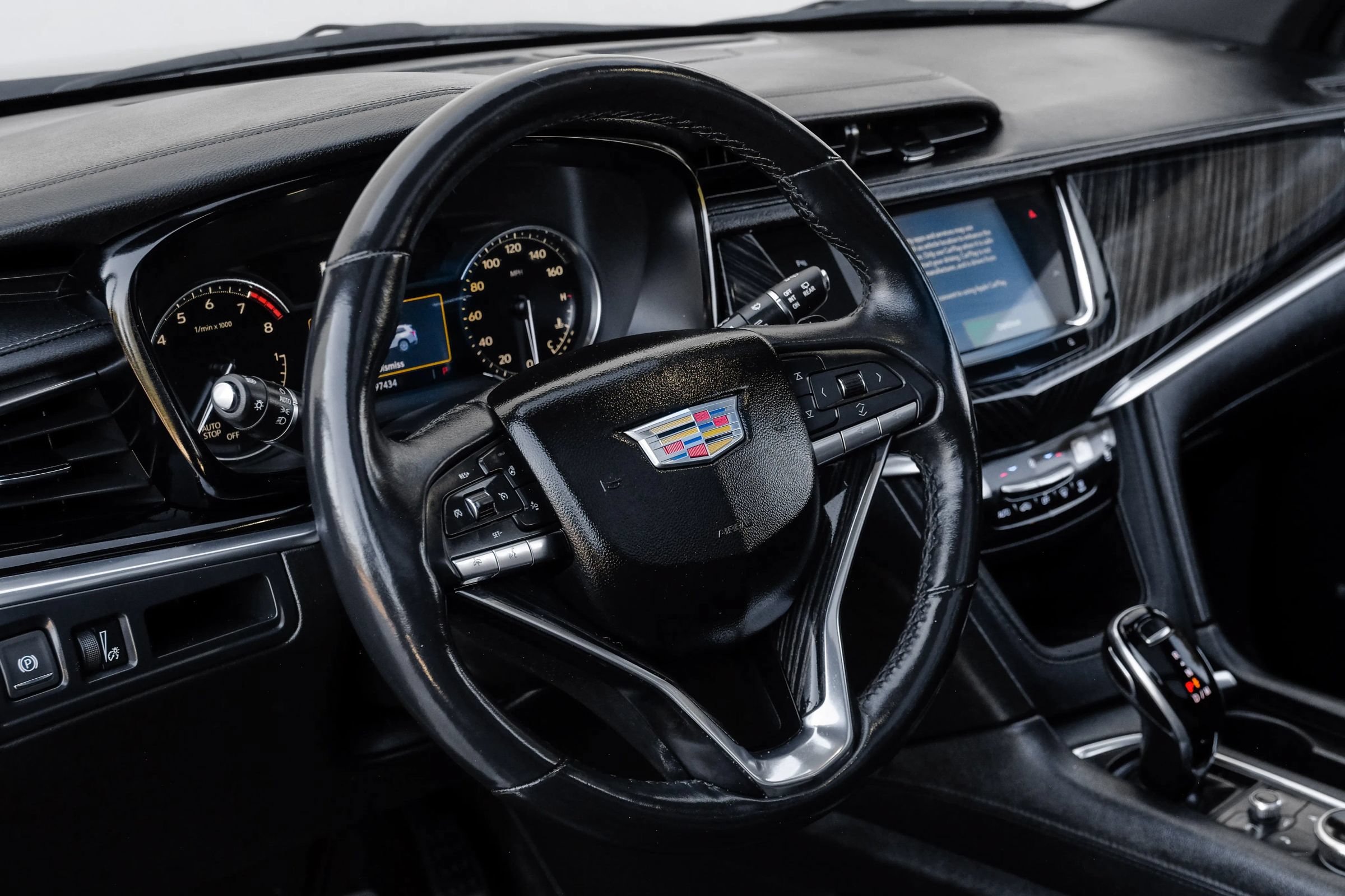 Used 2023 Cadillac XT6 Premium Luxury w/ LPO, Floor Liner Package FWD image 24