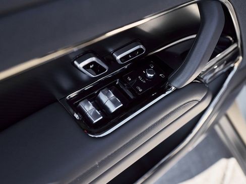 Used 2024 Land Rover Range Rover Sport SV Edition One Carbon Bronze image 33