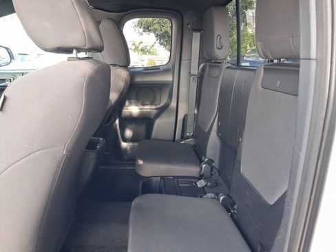 Used 2016 Toyota Tacoma TRD Sport w/ Towing Package AWD/4WD image 10