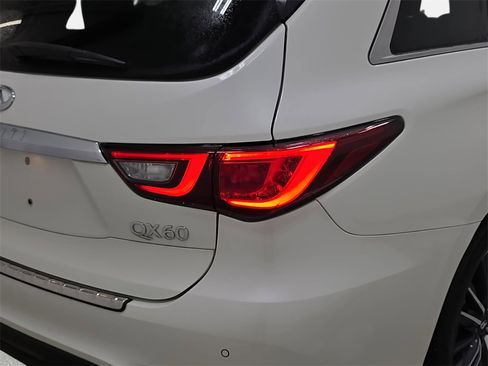 Used 2019 INFINITI QX60 Luxe w/ Essential Package image 34
