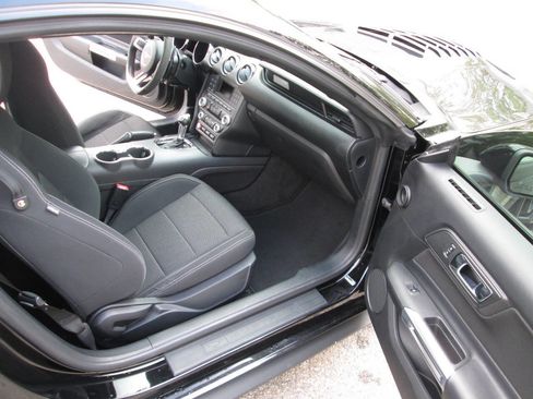Used 2017 Ford Mustang Coupe RWD image 22