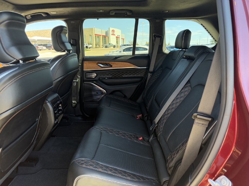 Used 2022 Jeep Grand Cherokee Summit AWD/4WD image 28
