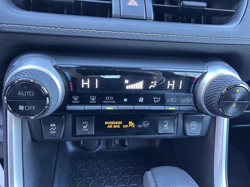 Certified 2022 Toyota RAV4 XLE image 17