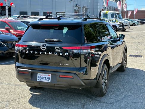 Used 2022 Nissan Pathfinder SV AWD/4WD image 3