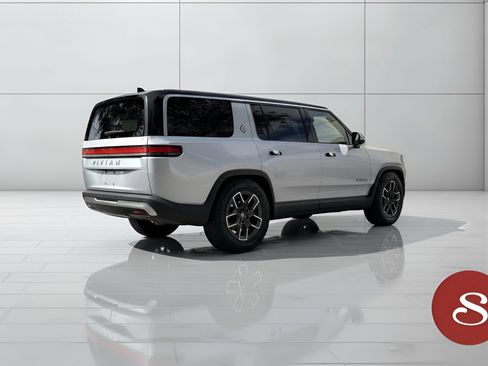 Used 2024 Rivian R1S Adventure image 9