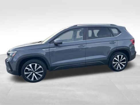 Used 2023 Volkswagen Taos SE image 2