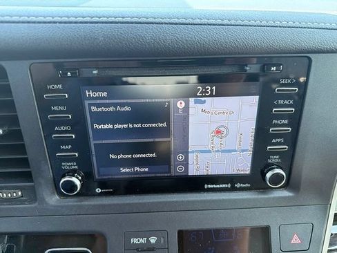 Used 2020 Toyota Sienna XLE Premium FWD image 19