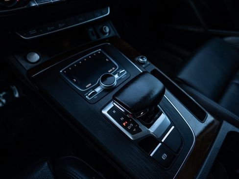 Used 2019 Audi Q5 2.0T Premium Plus w/ Premium Plus Package image 17