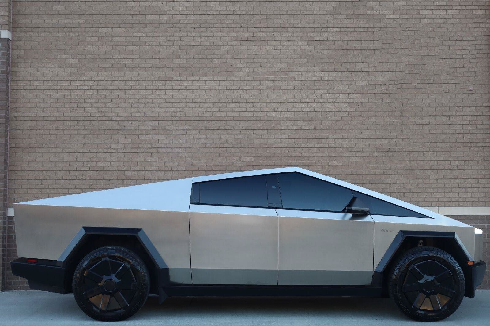Used 2024 Tesla Cybertruck AWD Crew Cab image 3