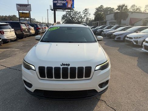 Used 2019 Jeep Cherokee Latitude Plus image 2