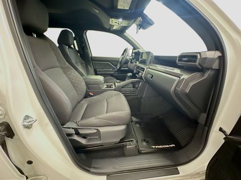 Used 2024 Toyota Tacoma SR5 image 31