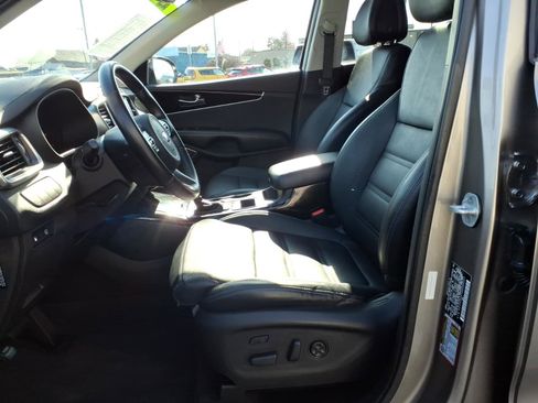 Used 2016 Kia Sorento SX image 12