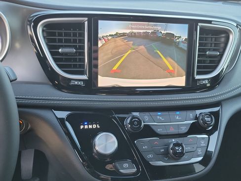 New 2026 Chrysler Pacifica Select FWD image 10