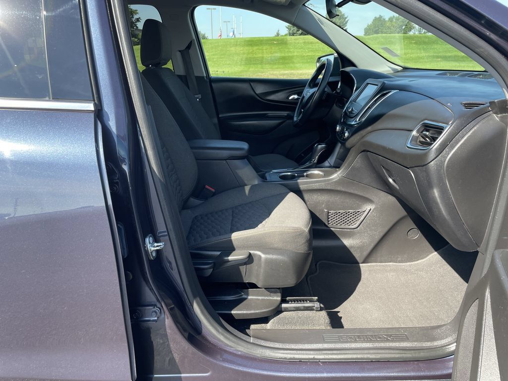 Used 2018 Chevrolet Equinox LT FWD image 24