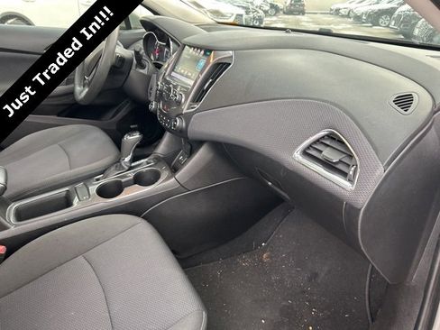 Used 2018 Chevrolet Cruze LT image 13