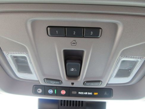 Certified 2025 Chevrolet Silverado 1500 LTZ image 38