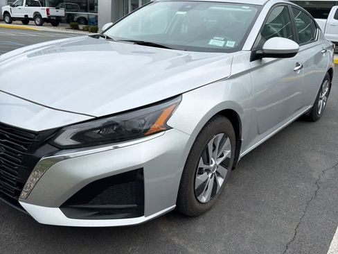 Used 2023 Nissan Altima 2.5 S image 1