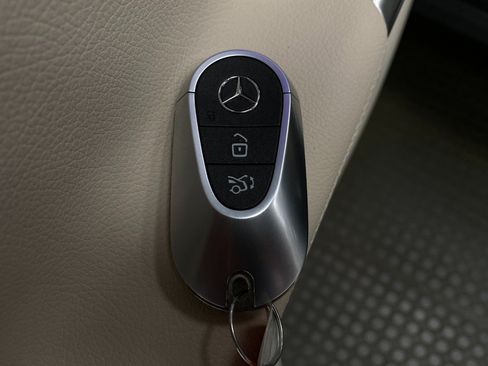 Certified 2024 Mercedes-Benz GLC 300 4MATIC image 33