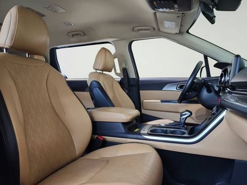 Certified 2023 Kia Carnival LX FWD image 24