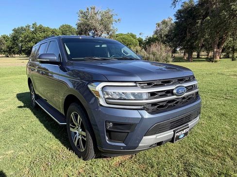 Used 2022 Ford Expedition XLT AWD/4WD image 1