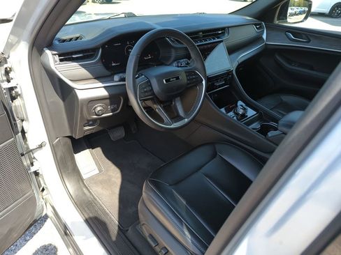 Used 2024 Jeep Grand Cherokee Limited w/ Black Appearance Package image 11