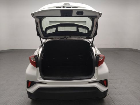 Used 2020 Toyota C-HR XLE FWD image 29