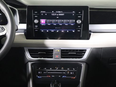 Used 2025 Volkswagen Taos SE image 32