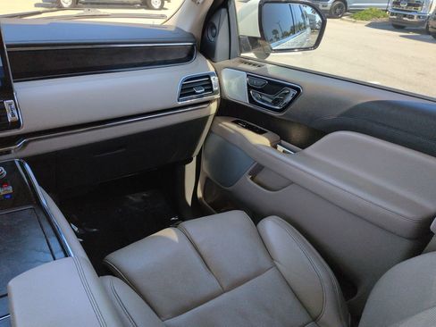 Certified 2023 Lincoln Navigator L Reserve image 18