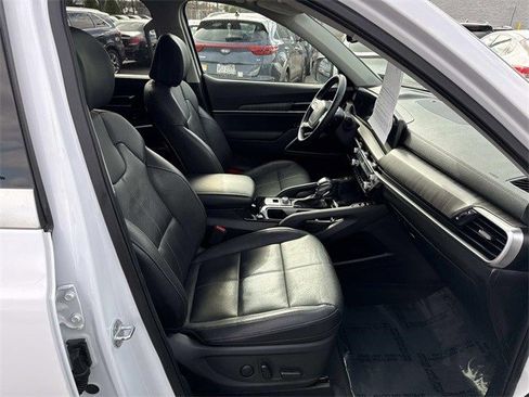 Used 2023 Kia Telluride EX w/ EX Captain's Chair Package image 9