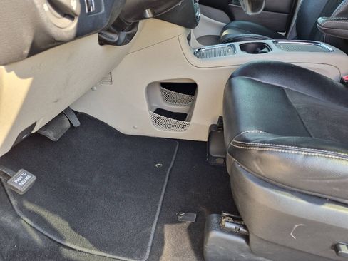 Used 2019 Dodge Grand Caravan SXT FWD image 25
