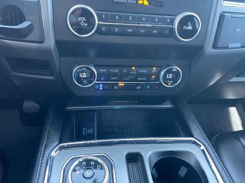 Used 2020 Ford Expedition XLT w/ Equipment Group 202A AWD/4WD image 15