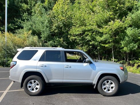 Used 2016 Toyota 4Runner SR5 Premium AWD/4WD image 7