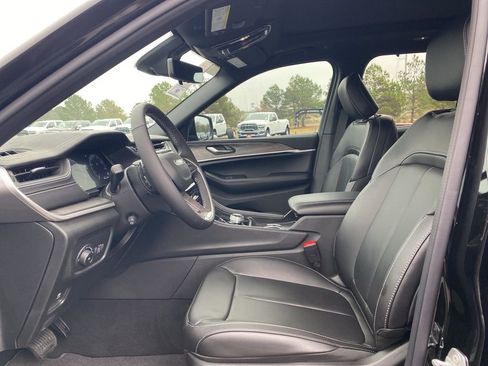 New 2025 Jeep Grand Cherokee Limited w/ Luxury Tech Group II image 11