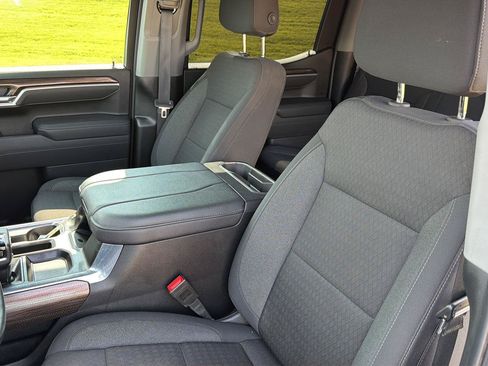 Used 2025 Chevrolet Silverado 1500 LT AWD/4WD image 29