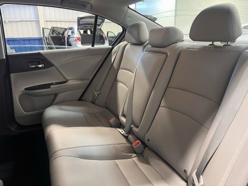 Used 2017 Honda Accord Touring image 17
