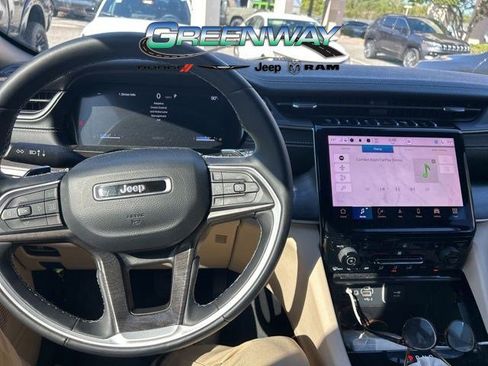 Used 2023 Jeep Grand Cherokee Limited image 14