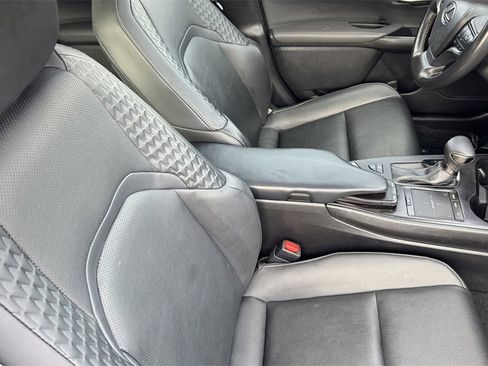 Used 2022 Lexus UX 250h w/ Premium Package image 30