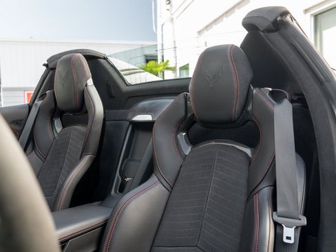 Used 2025 Chevrolet Corvette Z06 RWD image 11