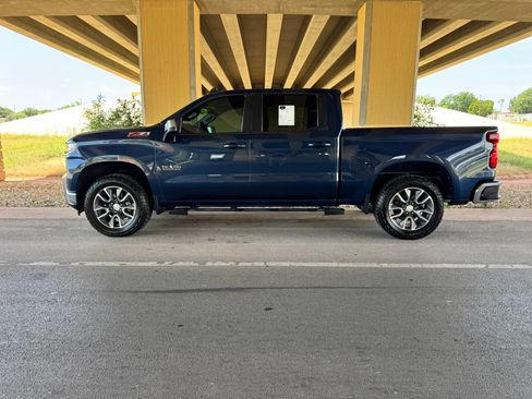 Used 2021 Chevrolet Silverado 1500 LT w/ Z71 Off-Road Package AWD/4WD image 6