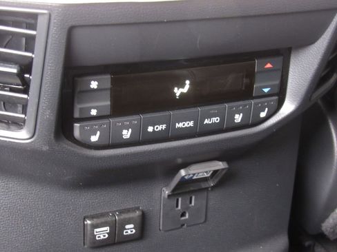 Used 2024 Toyota Sequoia Platinum AWD/4WD image 40
